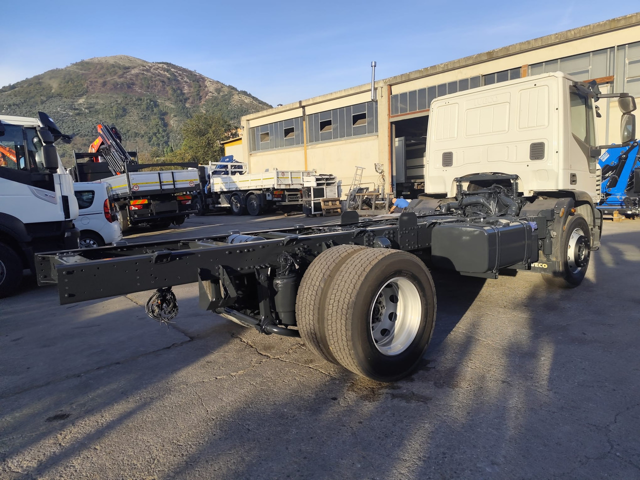 Cab chassis truck IVECO EUROCARGO 180-320: picture 23