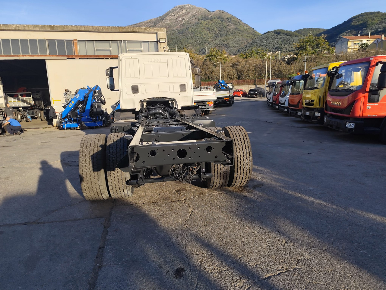 Cab chassis truck IVECO EUROCARGO 180-320: picture 16