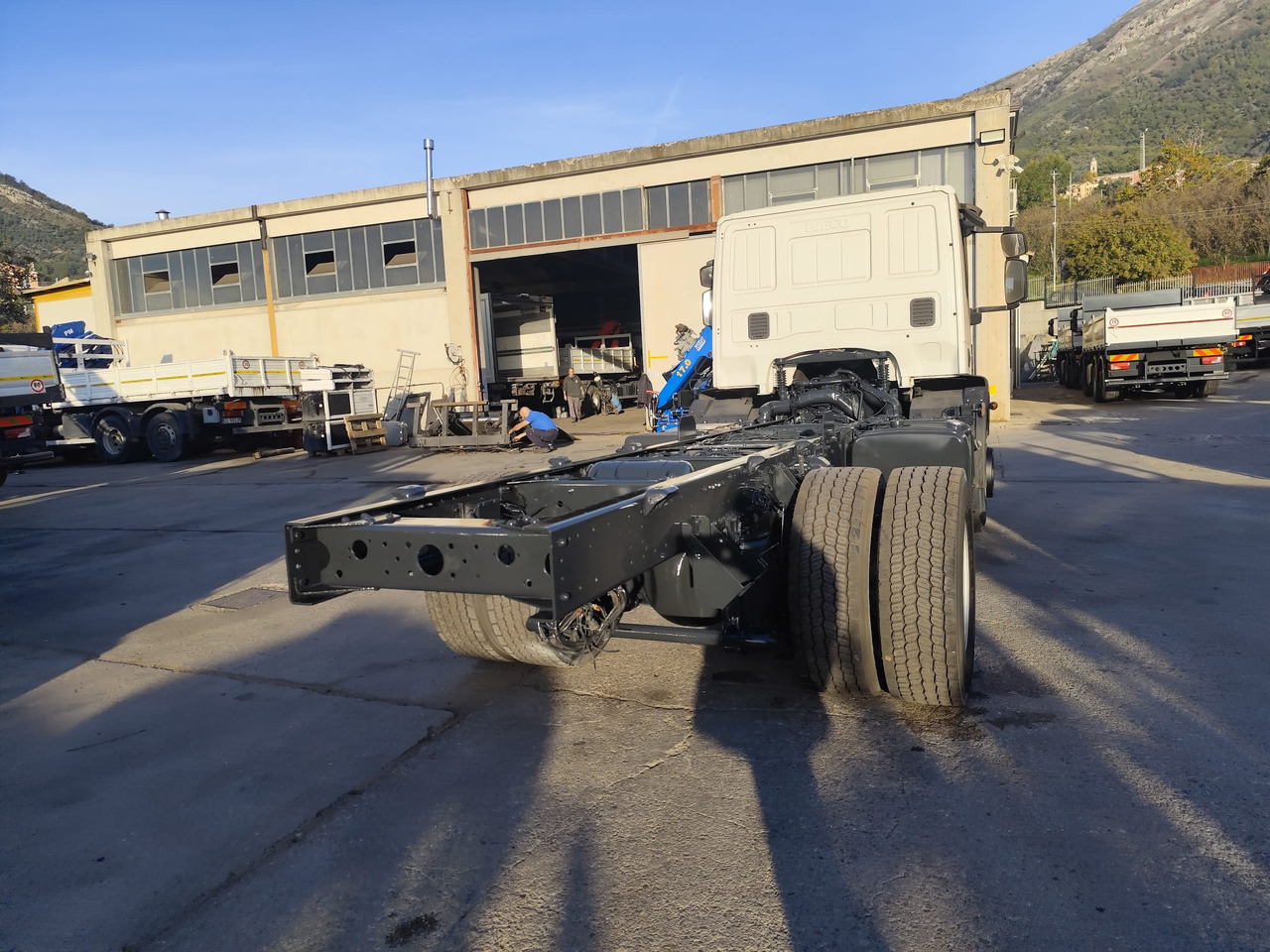 Cab chassis truck IVECO EUROCARGO 180-320: picture 19