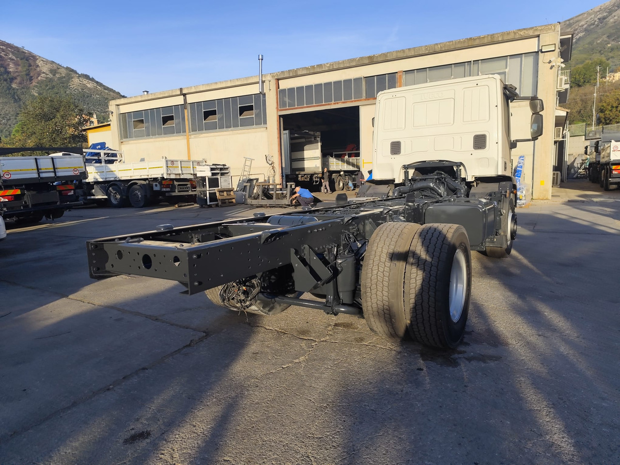 Cab chassis truck IVECO EUROCARGO 180-320: picture 20