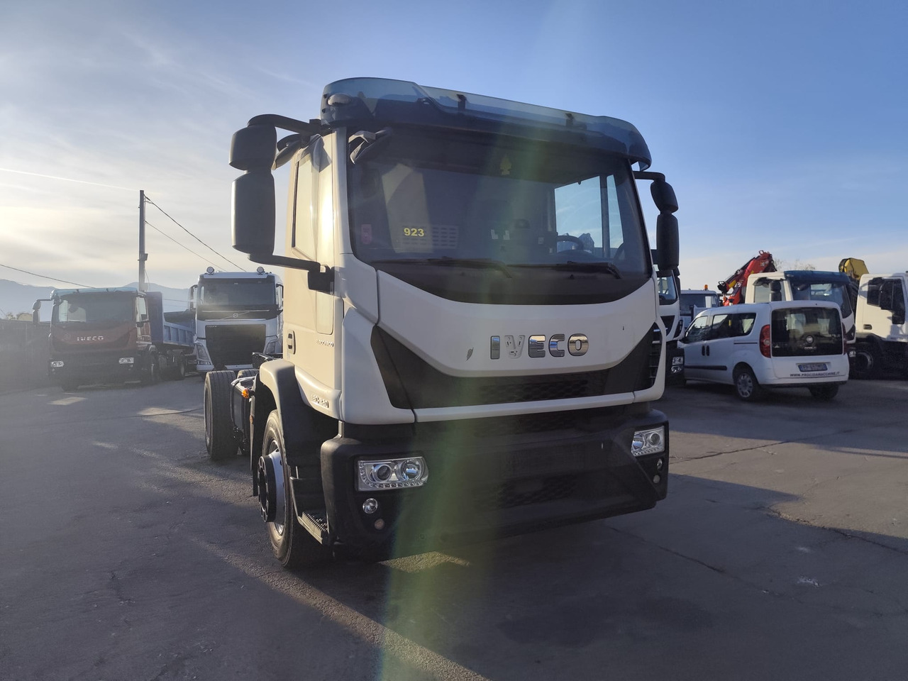 Cab chassis truck IVECO EUROCARGO 180-320: picture 31