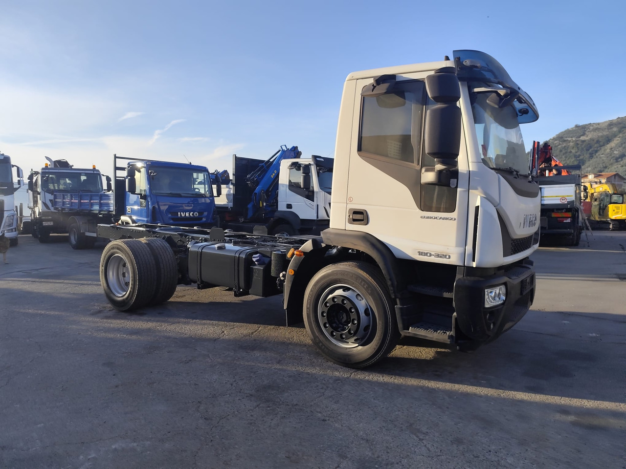 Cab chassis truck IVECO EUROCARGO 180-320: picture 26