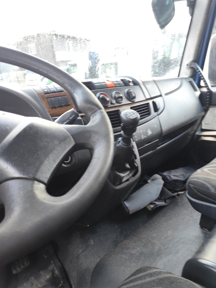 IVECO EUROCARGO 190EL28 - Cab chassis truck: picture 2 IVECO EUROCARGO 190EL28 - Cab chassis truck: picture 2