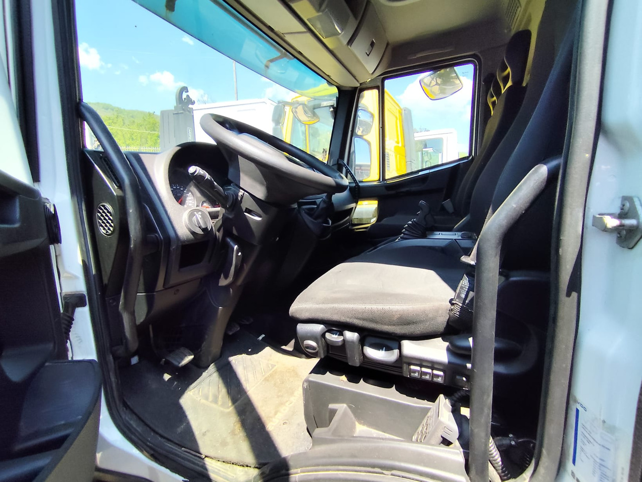 Cab chassis truck IVECO EUROCARGO 80-210: picture 7