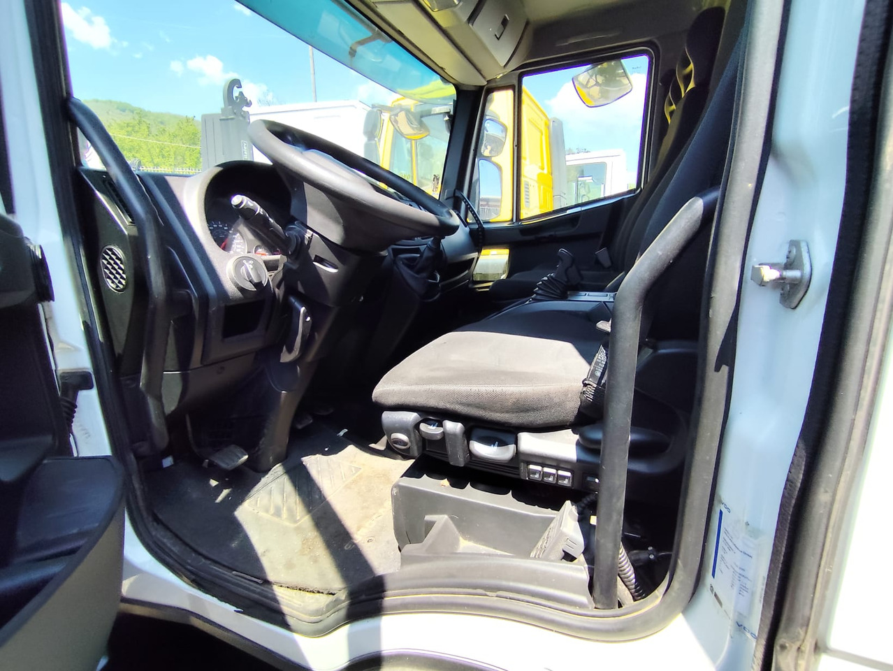 Cab chassis truck IVECO EUROCARGO 80-210: picture 8