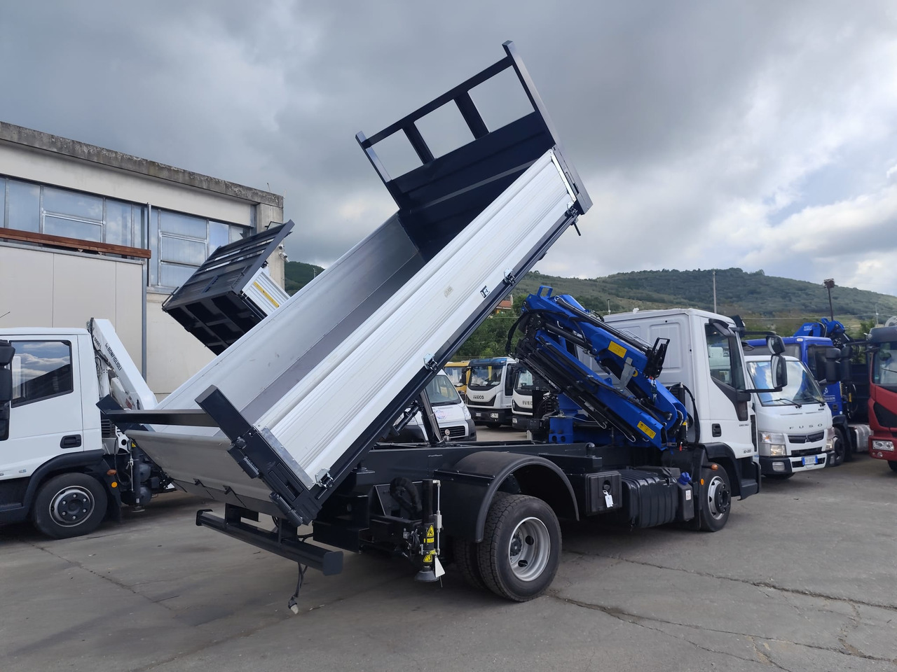 IVECO EUROCARGO 80-220 - Crane truck: picture 4 IVECO EUROCARGO 80-220 - Crane truck: picture 4