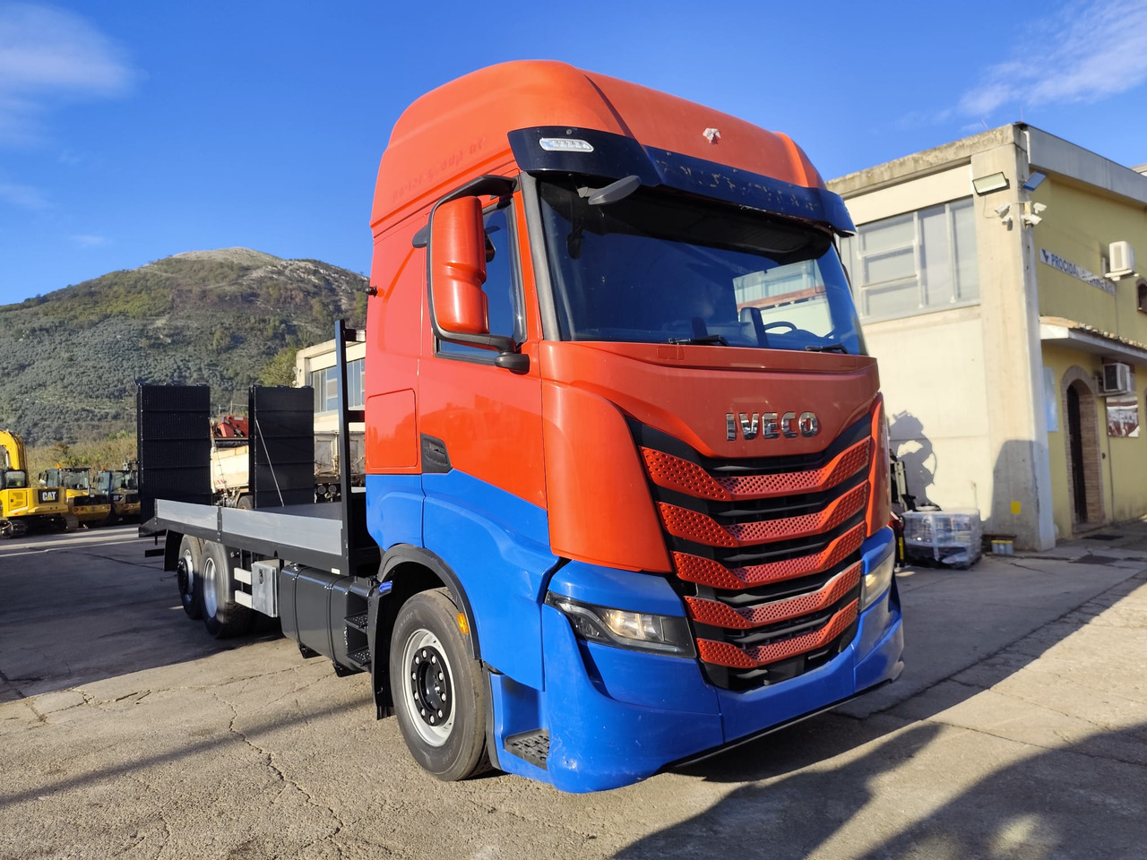 IVECO S-WAY AS260S48 Y - Dropside/ Flatbed truck: picture 1 IVECO S-WAY AS260S48 Y - Dropside/ Flatbed truck: picture 1