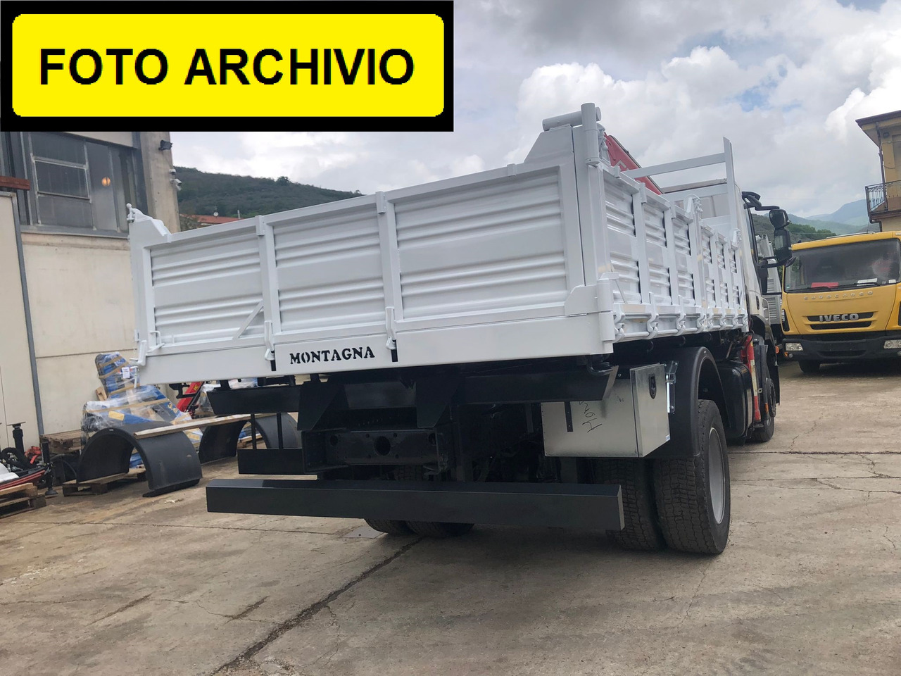 IVECO STRALIS 190S31 - Crane truck: picture 2 IVECO STRALIS 190S31 - Crane truck: picture 2