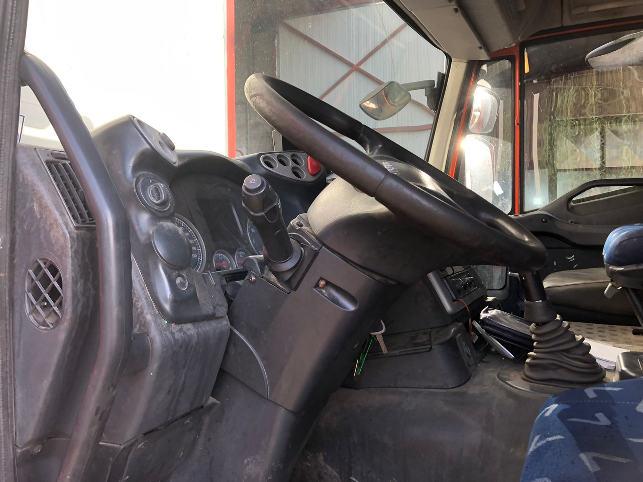 IVECO STRALIS 190S31 - Crane truck: picture 5 IVECO STRALIS 190S31 - Crane truck: picture 5