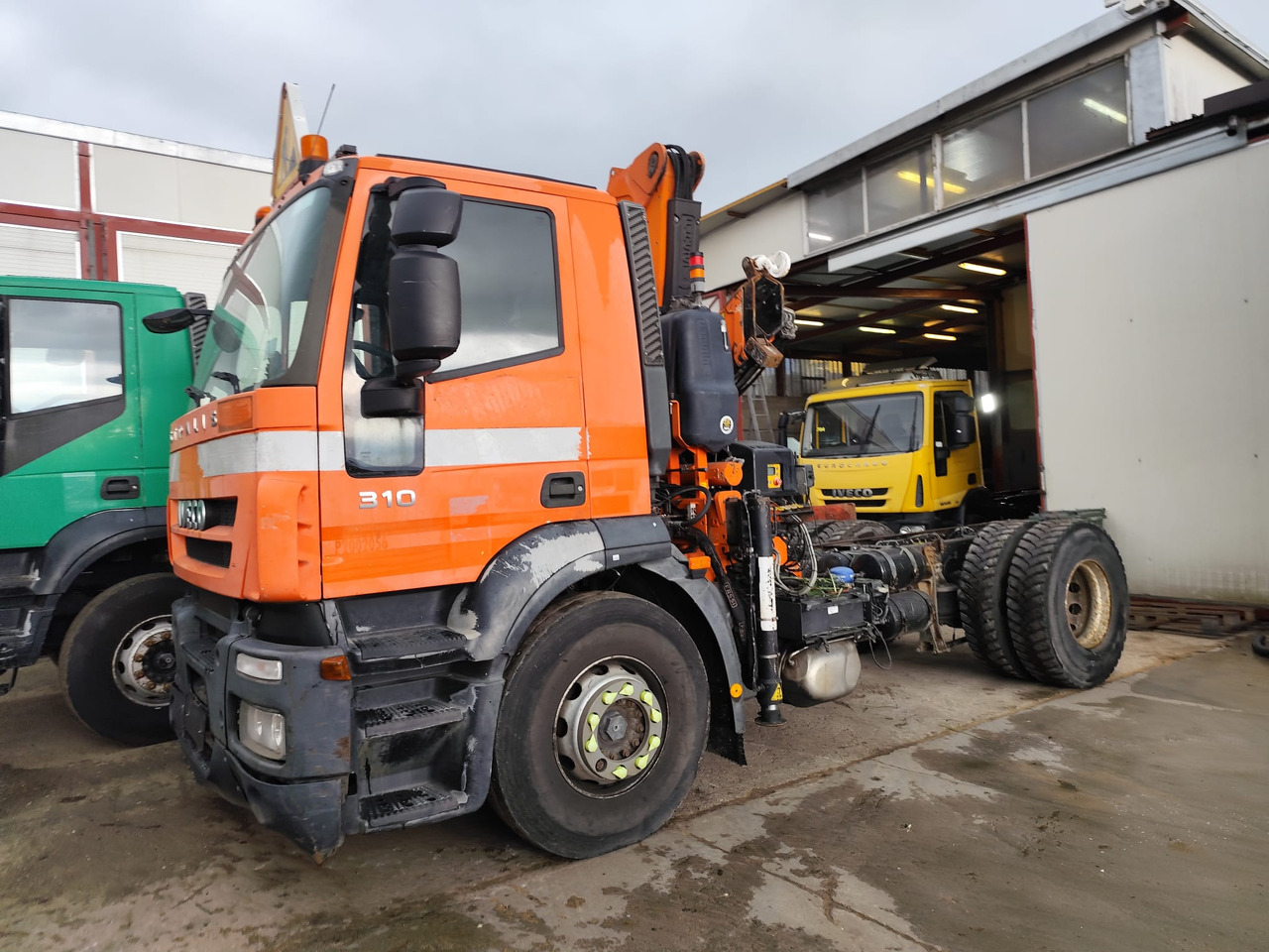 IVECO STRALIS 190S31 - Crane truck: picture 1 IVECO STRALIS 190S31 - Crane truck: picture 1
