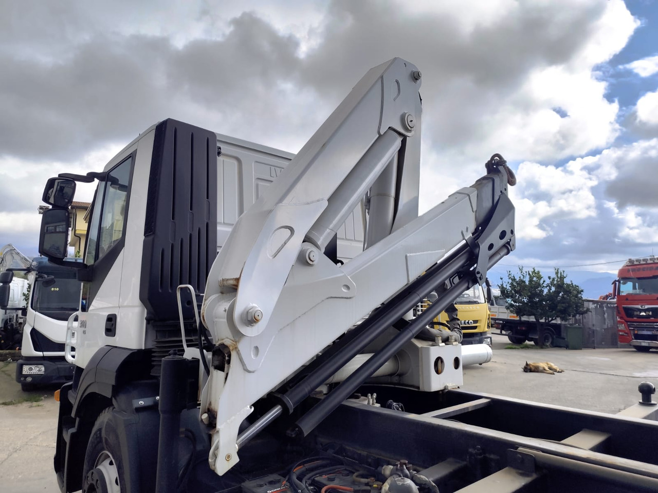 IVECO STRALIS AD 190S31P - Crane truck: picture 4 IVECO STRALIS AD 190S31P - Crane truck: picture 4