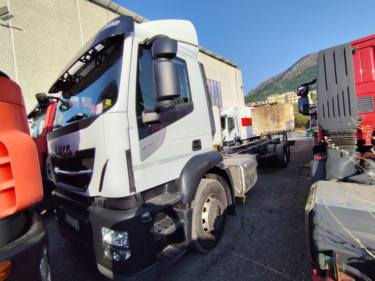 IVECO STRALIS AD 260S31 XP - Box truck: picture 3 IVECO STRALIS AD 260S31 XP - Box truck: picture 3