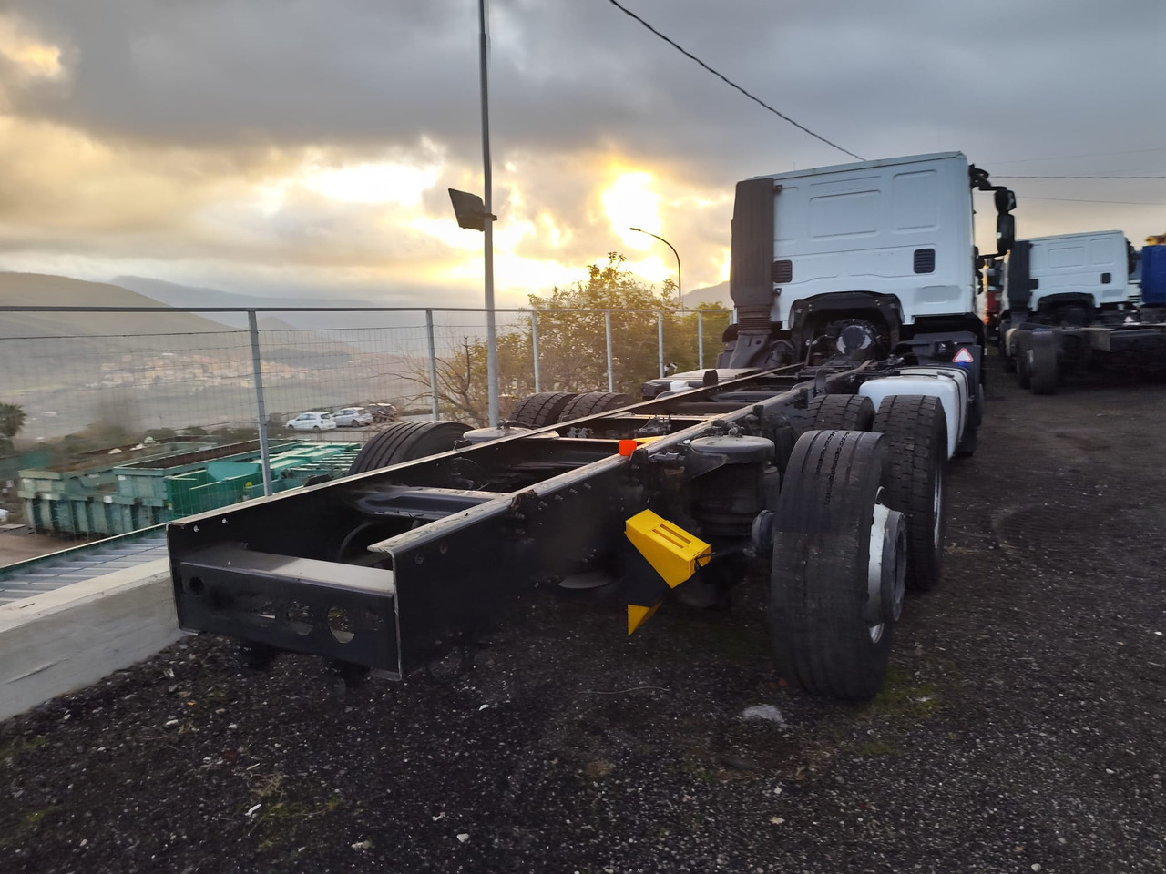 Cab chassis truck IVECO STRALIS AD 260S31 XP: picture 8