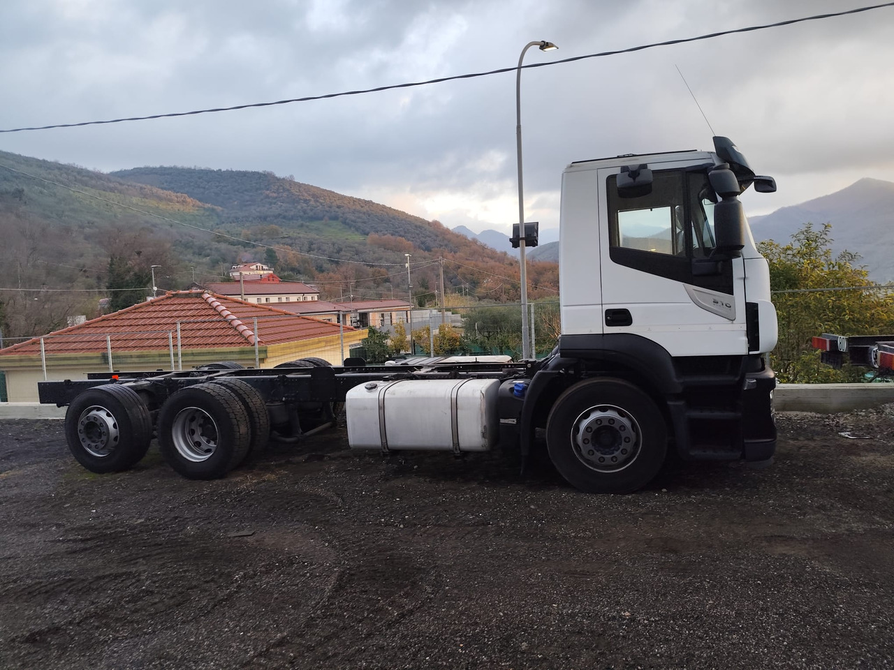 Cab chassis truck IVECO STRALIS AD 260S31 XP: picture 19