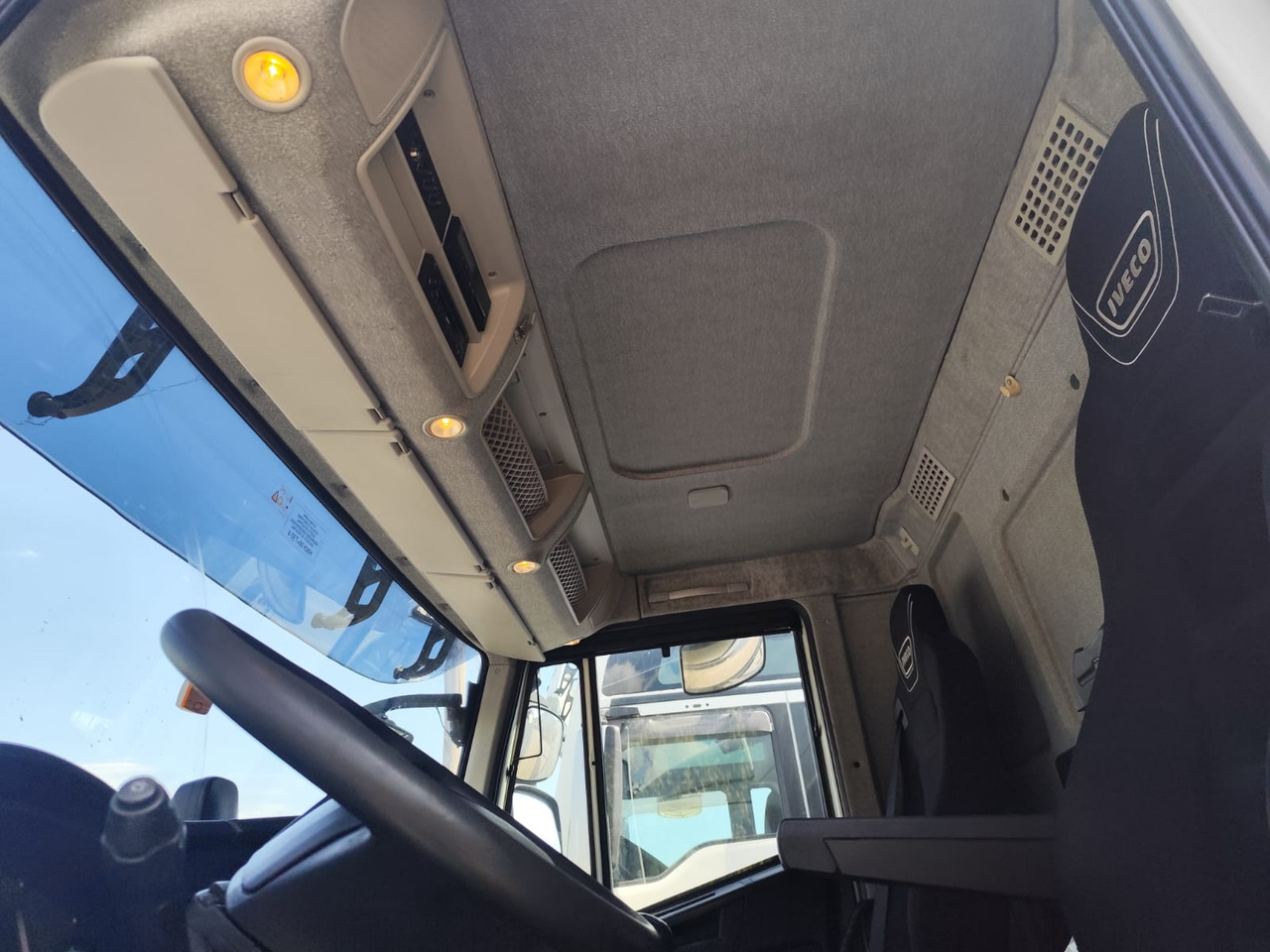 Box truck IVECO STRALIS AD 260S31 XP: picture 15