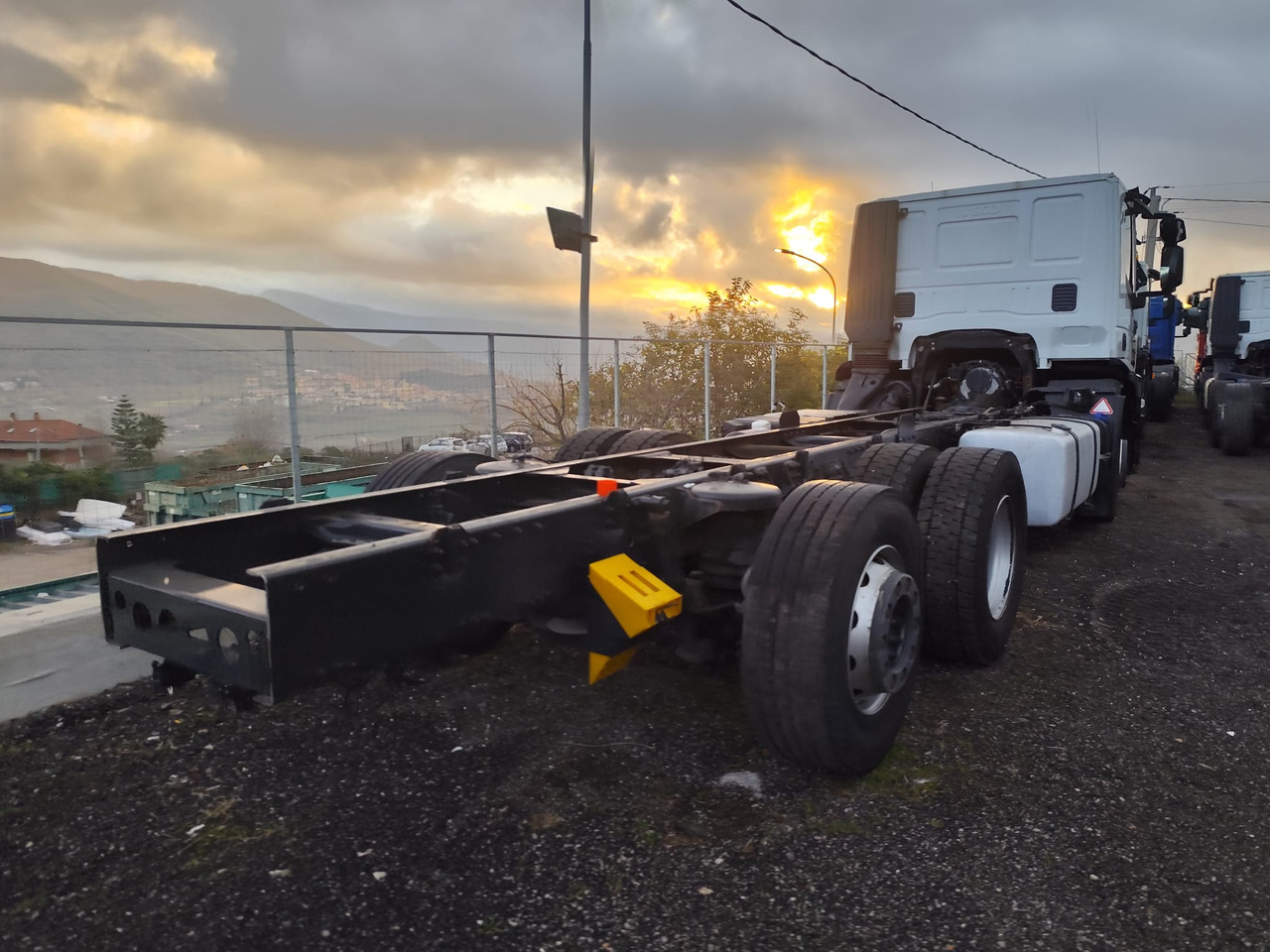 Cab chassis truck IVECO STRALIS AD 260S31 XP: picture 9