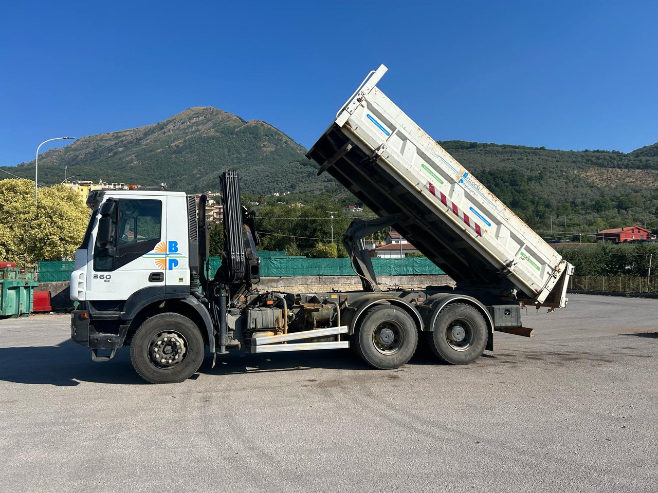 Crane truck, Tipper IVECO TRAKKER 260T36: picture 40 Crane truck, Tipper IVECO TRAKKER 260T36: picture 40