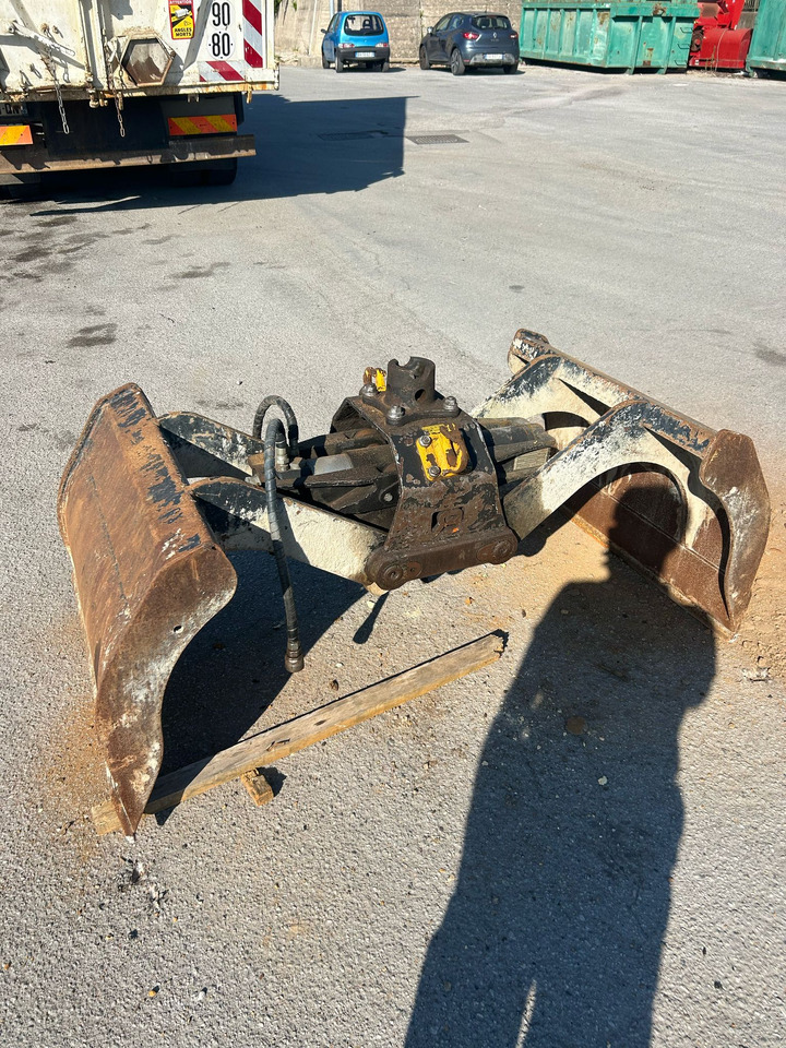 Crane truck, Tipper IVECO TRAKKER 260T36: picture 27 Crane truck, Tipper IVECO TRAKKER 260T36: picture 27