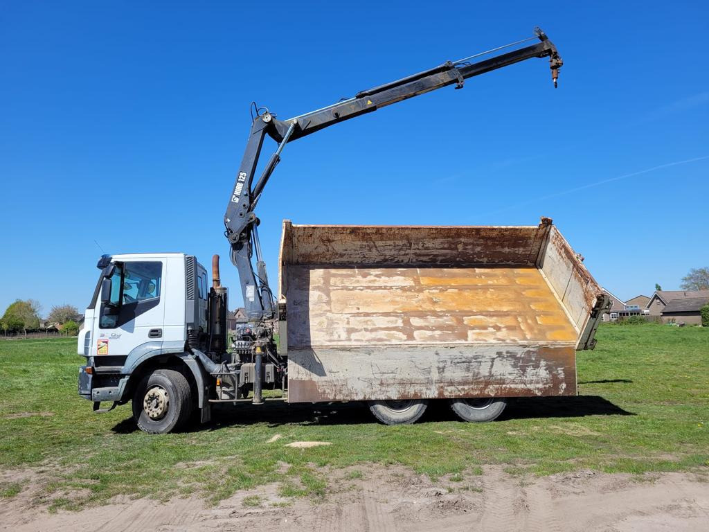IVECO TRAKKER 260T36 - Crane truck: picture 5 IVECO TRAKKER 260T36 - Crane truck: picture 5