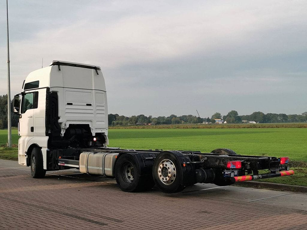 Cab chassis truck MAN TGX 26.480: picture 14