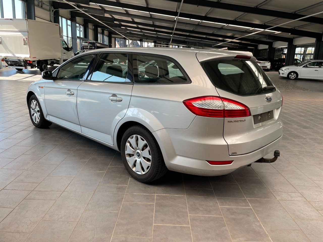 Ford Mondeo Turnier Trend / AHK / 8-fach Bereift - Car: picture 5 Ford Mondeo Turnier Trend / AHK / 8-fach Bereift - Car: picture 5