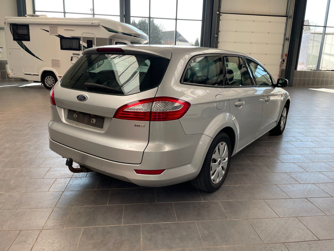 Ford Mondeo Turnier Trend / AHK / 8-fach Bereift - Car: picture 3 Ford Mondeo Turnier Trend / AHK / 8-fach Bereift - Car: picture 3