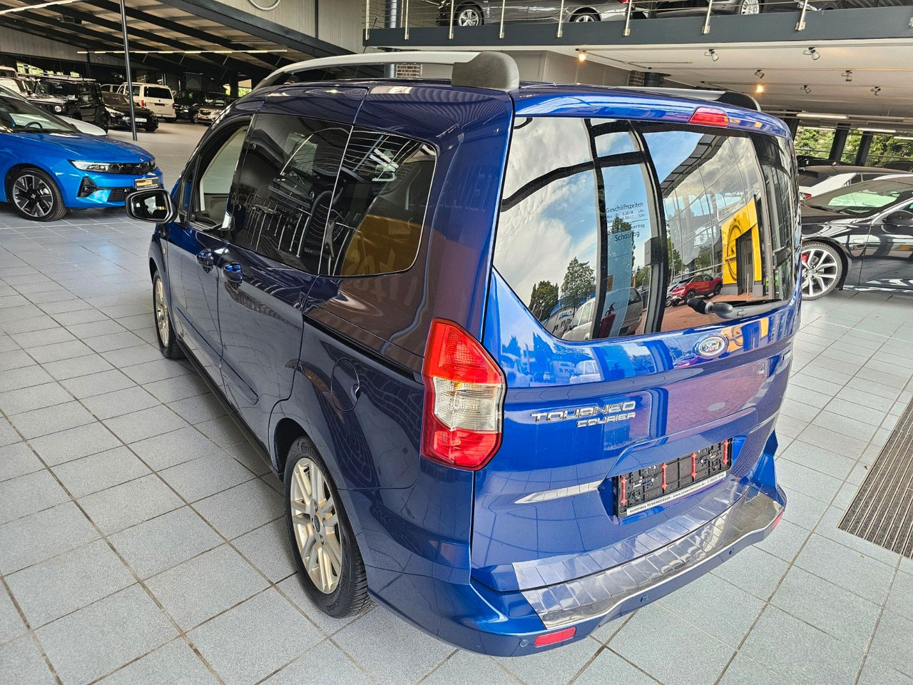 Ford Tourneo Courier Titanium behzb. Windschutzschei - Passenger van: picture 5 Ford Tourneo Courier Titanium behzb. Windschutzschei - Passenger van: picture 5