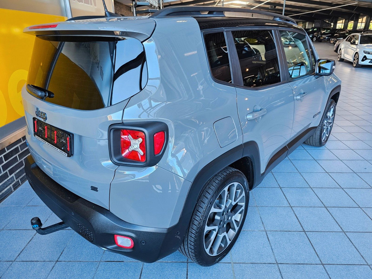 Jeep Renegade S Plug-In-Hybrid 4xe Kamera LED ACC AHK - SUV: picture 2 Jeep Renegade S Plug-In-Hybrid 4xe Kamera LED ACC AHK - SUV: picture 2