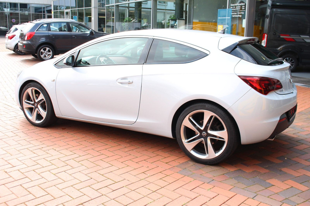 Opel Astra J GTC Innovation - Car: picture 2 Opel Astra J GTC Innovation - Car: picture 2