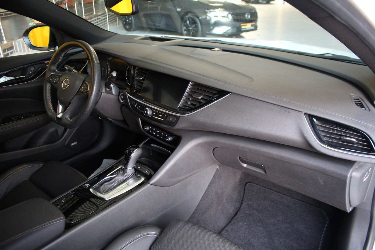 Opel Insignia B Sports Tourer Ultimate 4x4 AHK ACC - Car: picture 5 Opel Insignia B Sports Tourer Ultimate 4x4 AHK ACC - Car: picture 5