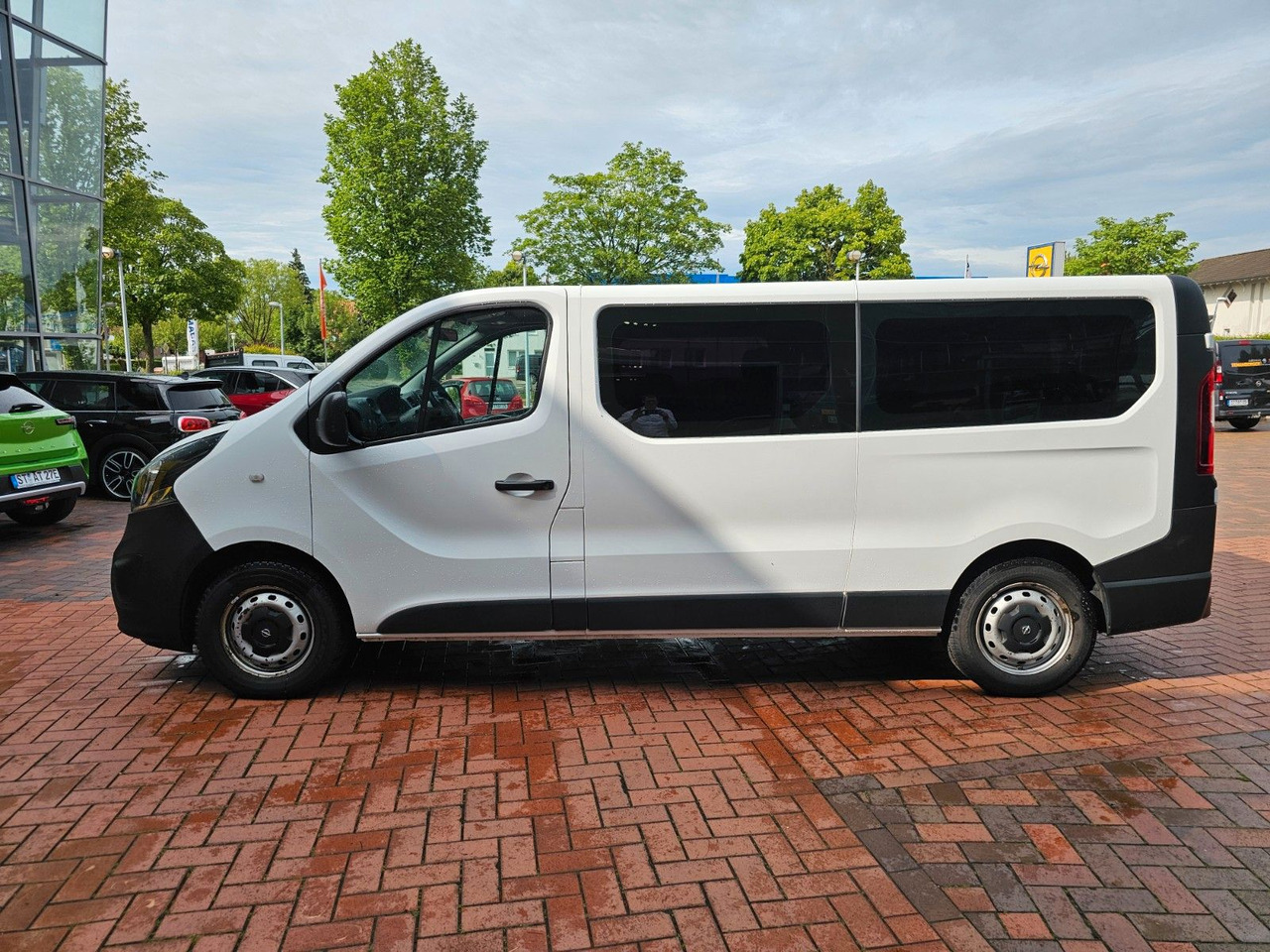 Opel Vivaro B Combi Bus L2H1 2,9t AHK - Passenger van: picture 2 Opel Vivaro B Combi Bus L2H1 2,9t AHK - Passenger van: picture 2