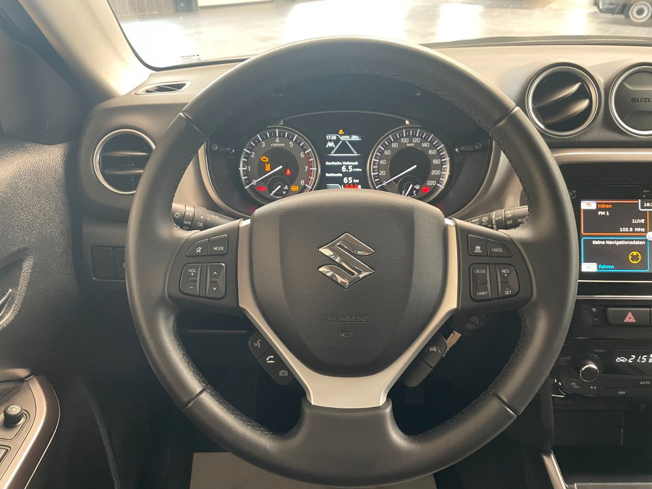 SUV Suzuki Vitara 1.4 BOOSTERJET Hybrid Comfort Allgrip: picture 16 SUV Suzuki Vitara 1.4 BOOSTERJET Hybrid Comfort Allgrip: picture 16