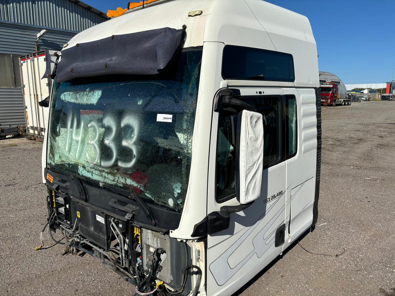 MAN Space Cab F99L/R41 - Cab and interior: picture 1 MAN Space Cab F99L/R41 - Cab and interior: picture 1