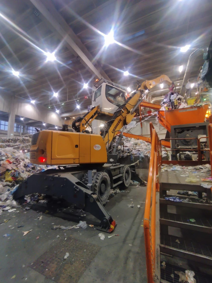 Liebherr LH22 M Litronic - Waste/ Industry handler: picture 5 Liebherr LH22 M Litronic - Waste/ Industry handler: picture 5