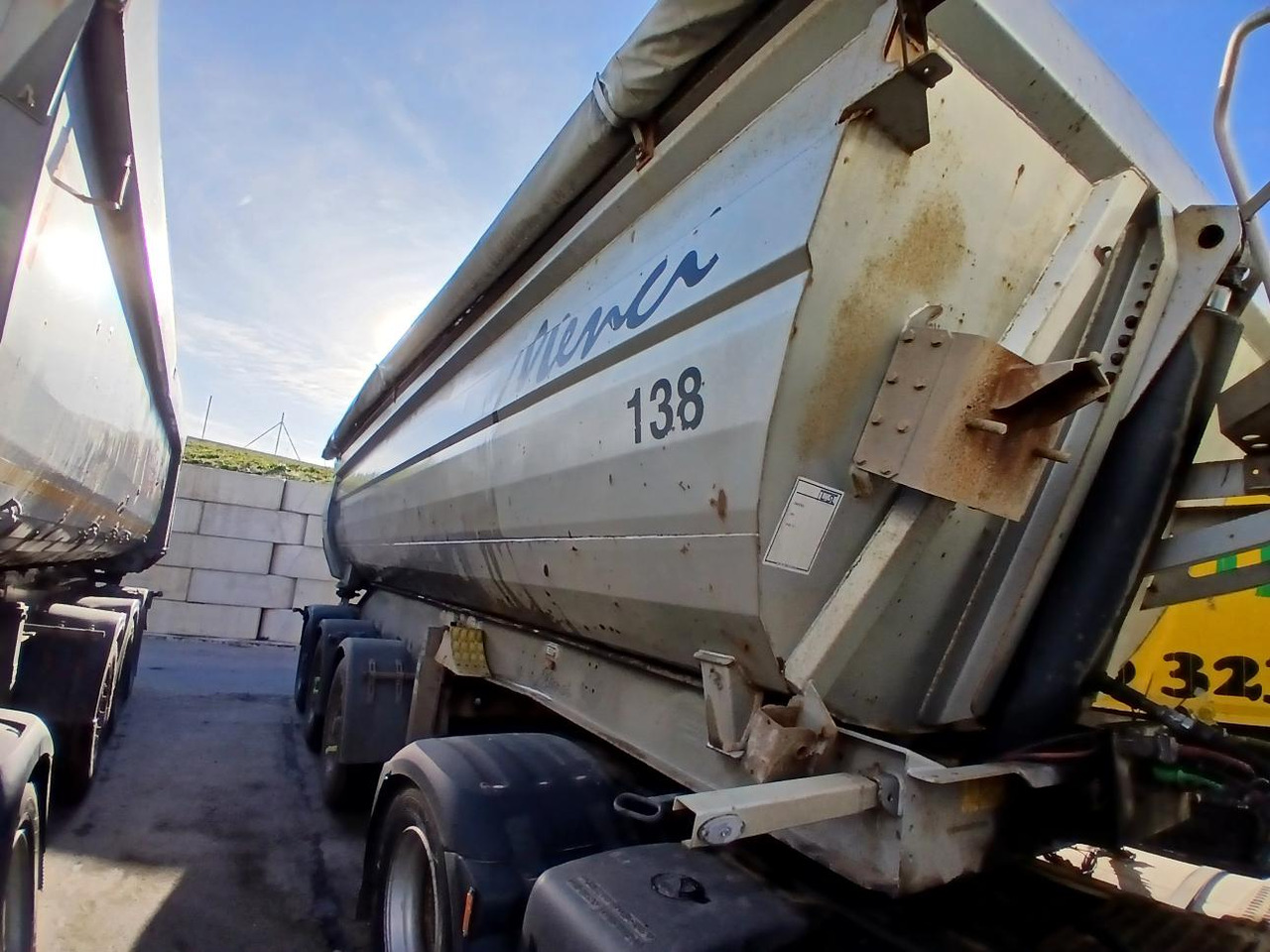MENCI - Tipper semi-trailer: picture 4 MENCI - Tipper semi-trailer: picture 4