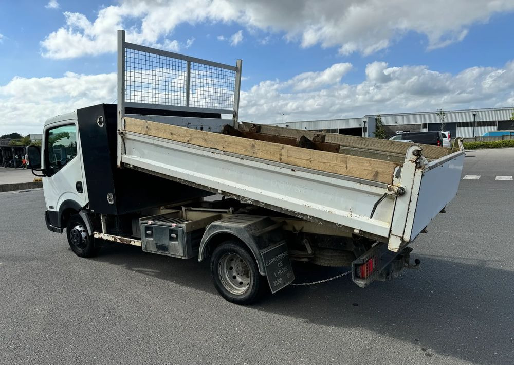 Nissan NT400 - Tipper: picture 3 Nissan NT400 - Tipper: picture 3