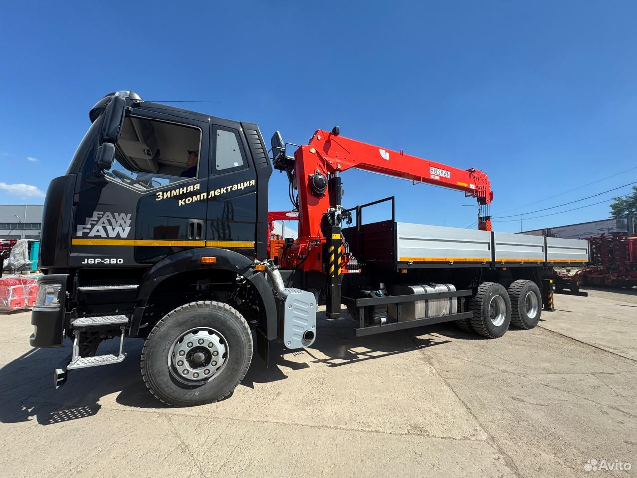 FAW J6P - Dropside/ Flatbed truck, Crane truck: picture 1 FAW J6P - Dropside/ Flatbed truck, Crane truck: picture 1