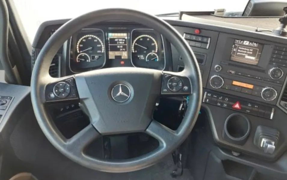 Mercedes-Benz ACTROS 2542 - Box truck: picture 4 Mercedes-Benz ACTROS 2542 - Box truck: picture 4