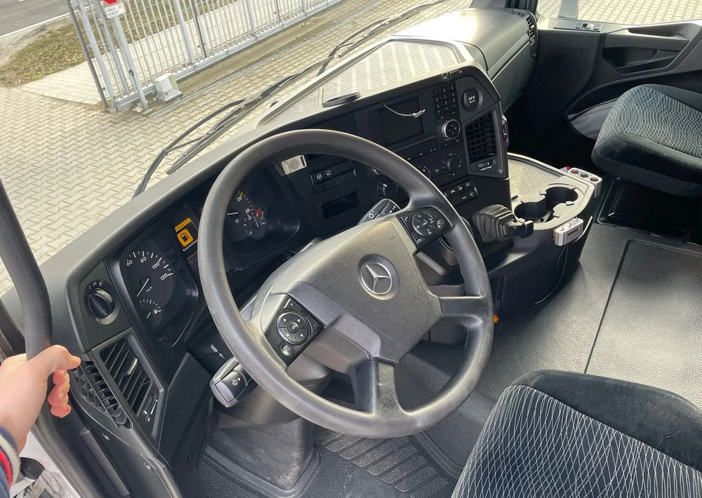 Dropside/ Flatbed truck, Crane truck Mercedes-Benz Arocs 2545, HDS ATLAS 186.3 - PILOT: picture 13 Dropside/ Flatbed truck, Crane truck Mercedes-Benz Arocs 2545, HDS ATLAS 186.3 - PILOT: picture 13