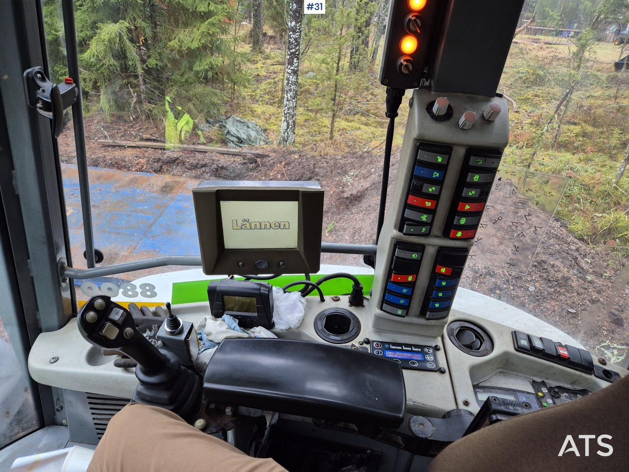 Lännen 8800E Kaivurikuormaaja - Backhoe loader: picture 4 Lännen 8800E Kaivurikuormaaja - Backhoe loader: picture 4