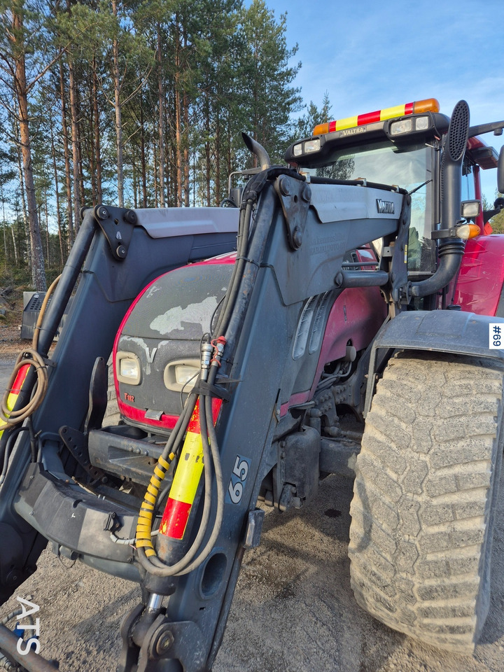 Farm tractor Valtra T182: picture 8