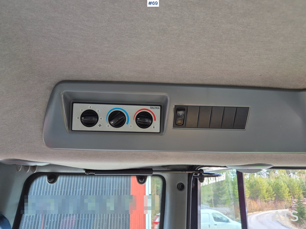 Farm tractor Valtra T182: picture 19