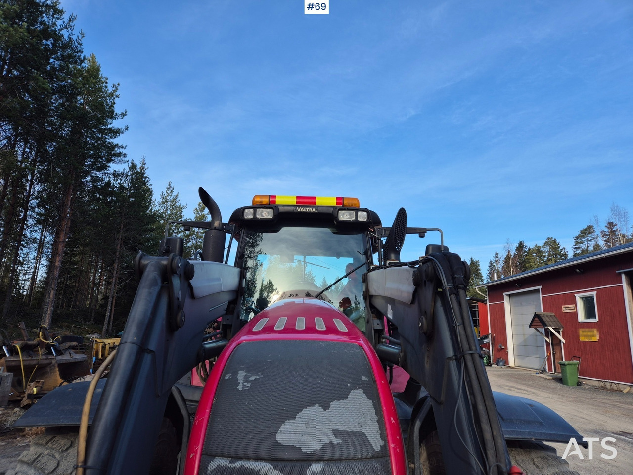 Farm tractor Valtra T182: picture 10