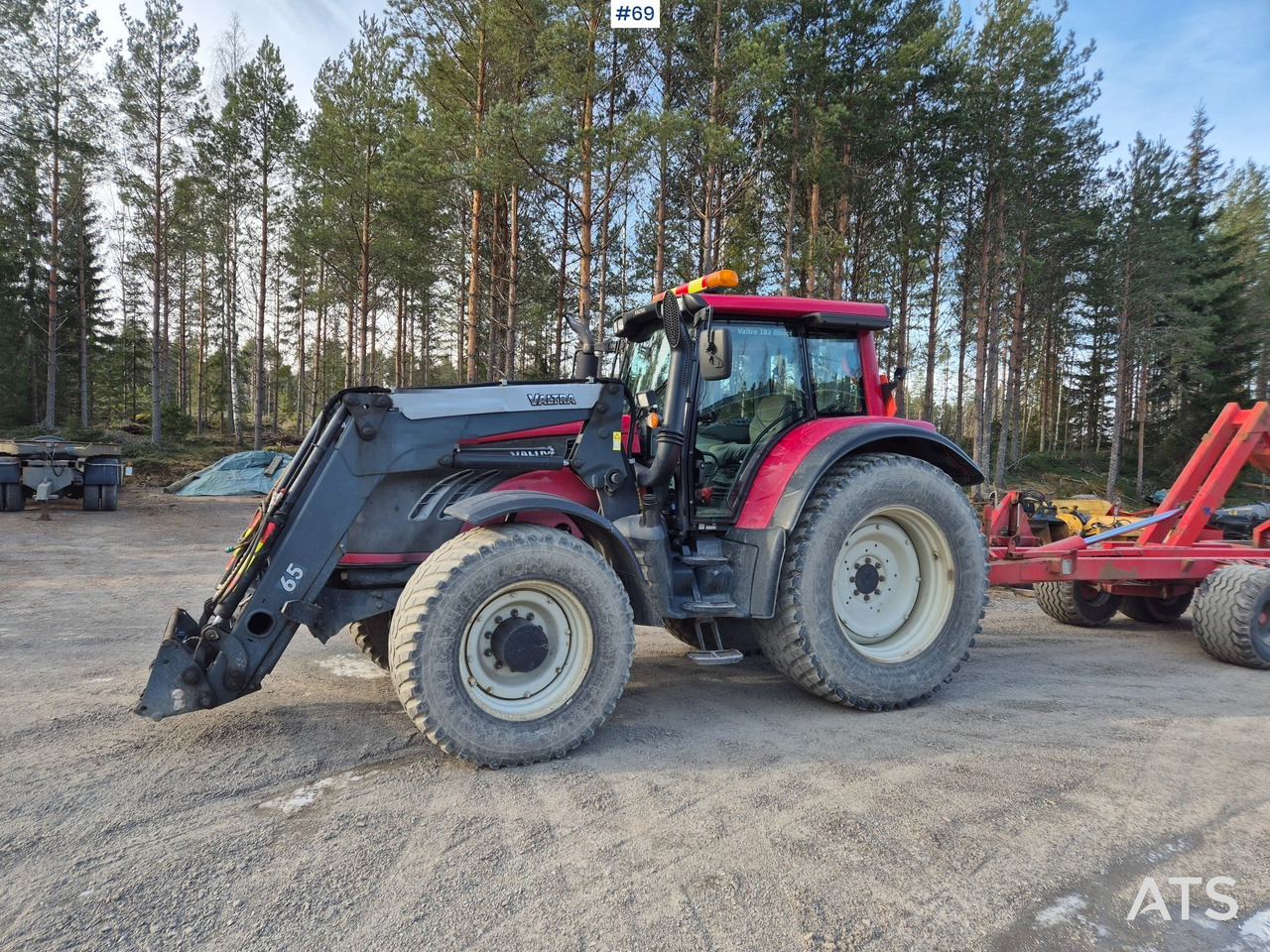 Valtra T182 - Farm tractor: picture 2 Valtra T182 - Farm tractor: picture 2
