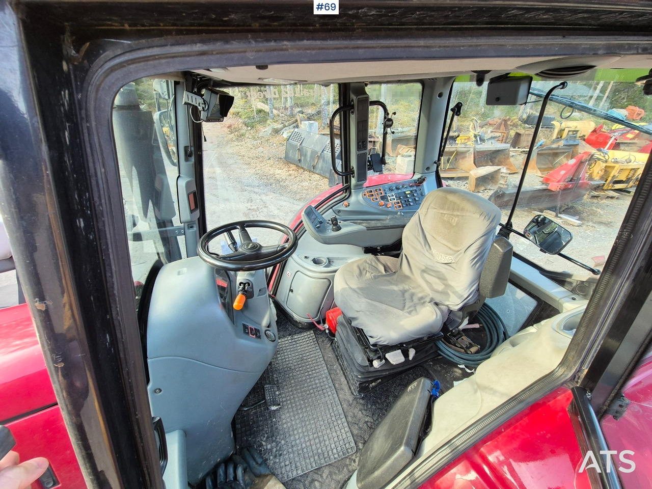 Farm tractor Valtra T182: picture 15