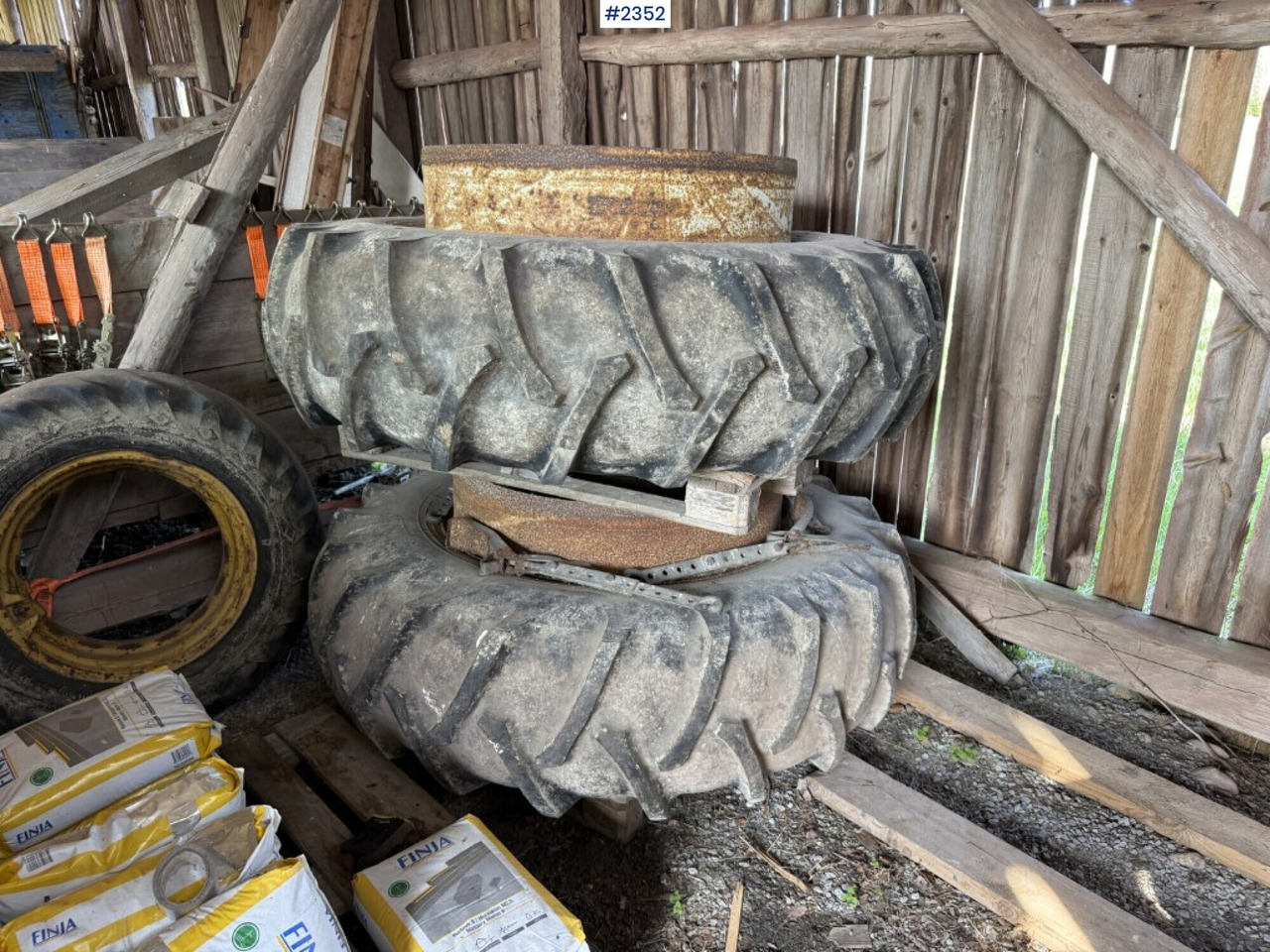 Double assembly, Alliance 18.4-38/15-38 - Wheels and tires: picture 1 Double assembly, Alliance 18.4-38/15-38 - Wheels and tires: picture 1