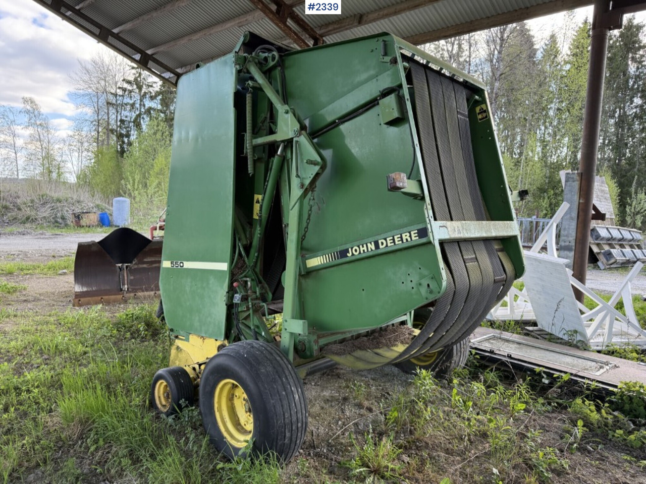 Round baler, John Deere 550 - Hay and forage equipment: picture 3 Round baler, John Deere 550 - Hay and forage equipment: picture 3