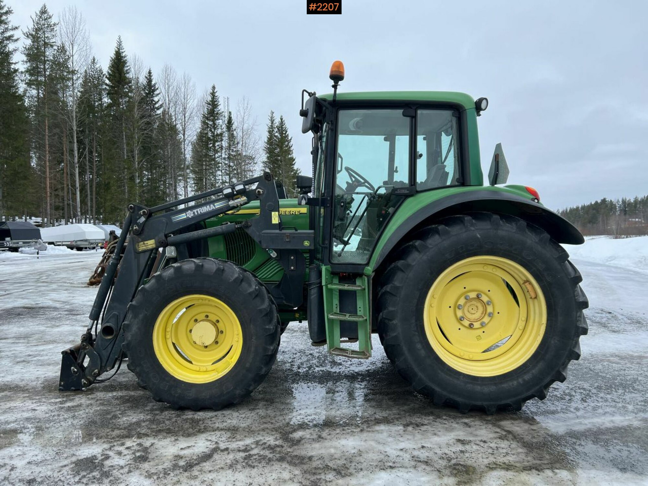 Tractor JOHN DEERE 6420S - Farm tractor: picture 3 Tractor JOHN DEERE 6420S - Farm tractor: picture 3