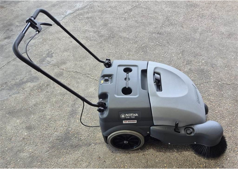 Nilfisk SW 750 - Road sweeper: picture 1 Nilfisk SW 750 - Road sweeper: picture 1