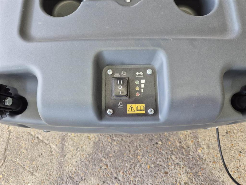 Nilfisk SW 750 - Road sweeper: picture 4 Nilfisk SW 750 - Road sweeper: picture 4